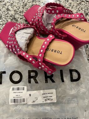 torrid Hot Pink Scalloped Gem-Stud Slide Sandals